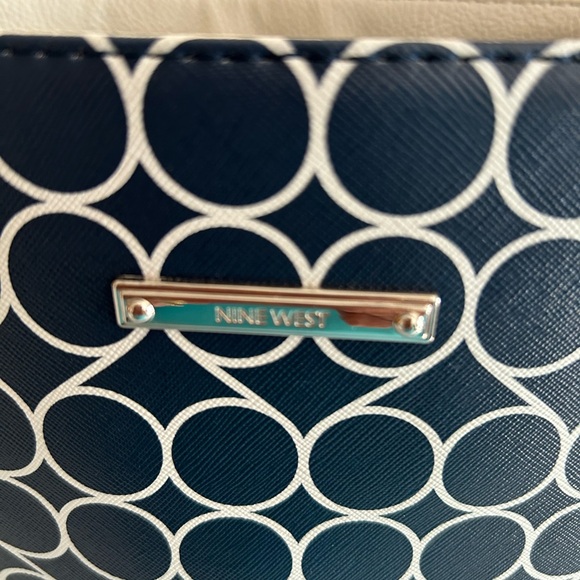 Beautiful tote bag used just like new - Picture 2 of 3